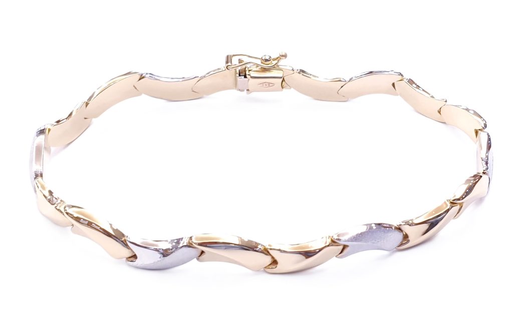 GOLD BRACELET
