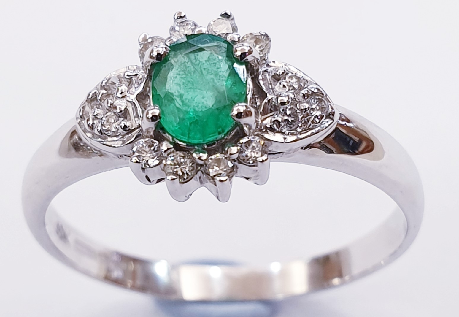 Emerald Ring - Lagu Bandhu
