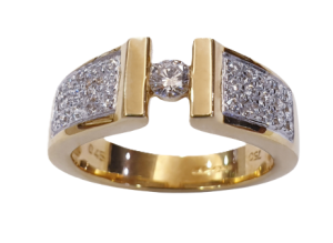 DIAMOND RING