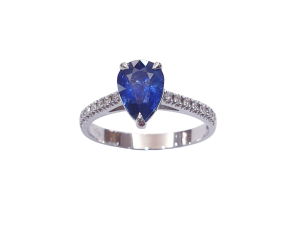DIAMOND SAPPHIRE RING