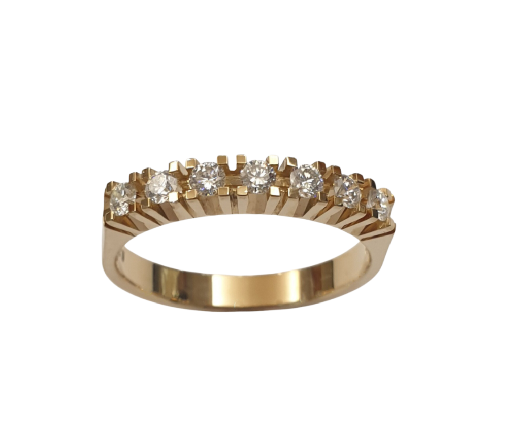 DIAMOND RING